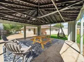 Large South Houston gem with covered patio seating