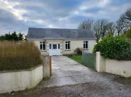 Peaceful Farm Cottage in Menlough near Mountbellew, Ballinasloe, Athlone & Galway