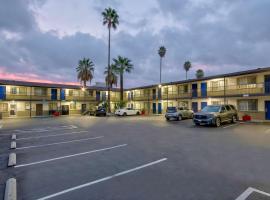 Studio 6 Suites San Bernardino, CA，位于圣贝纳迪诺San Bernardino International Airport - SBD附近的酒店