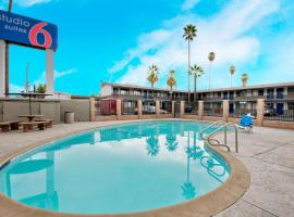 Studio 6 Suites San Bernardino, CA，位于圣贝纳迪诺的酒店