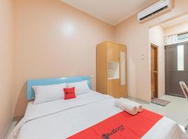 RedDoorz Syariah near Alun Alun Palimanan，位于井里汶的酒店