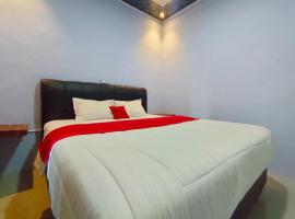 RedDoorz Syariah near Stasiun Wates，位于日惹的酒店