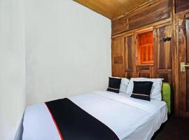 Lembah Mbalong Resort Mitra RedDoorz Near Exit Tol Singosari，位于Blimbing阿卜杜勒拉赫曼萨利赫机场 - MLG附近的酒店