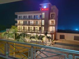Rani Palace Hotel And Resort，位于吉申格尔的酒店