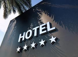Explorez le charme et élégance de MMEWEL HÔTEL，位于杜阿拉杜阿拉国际机场 - DLA附近的酒店
