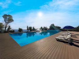 Il Pampaleone Glamping and Resort，位于阿奇雷亚莱的酒店