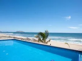 Spacious Apartment with Private Balcony & Ocean View - Brujas