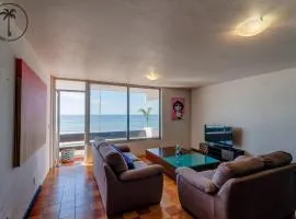 2 BDR Apartment with Ocean View in Avenida del Mar