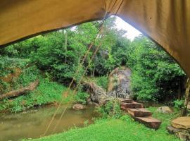 Galaha Eco Camping 1，位于康提的豪华帐篷营地