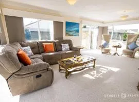 Heathside Retreat by Grandeur Property