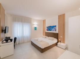 Lo Studio di viale Lo Re camere & caffe’，位于莱切的酒店