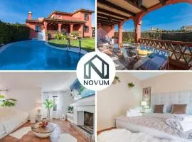 Classic 5 BDRM Andalucian Villa w Pool & Sea View