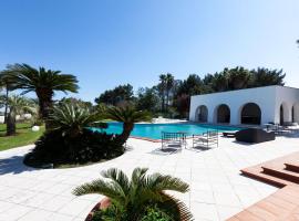 Villa Golia Pool Jacuzzi And Tennis - Happy Rentals，位于加拉蒂纳的酒店