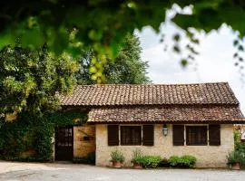 Cosy former bakery house with communal swimming pool