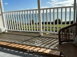 Luna's Seaview Apartment Sleeps 4 Parking Beach，位于Kent的酒店