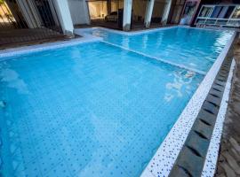 NYALI BEACH SEAVIEW FURNISHED APARTMENTS WITH SWIMMING POOL，位于蒙巴萨的酒店