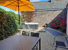 302 - Bel appartement rénové en centre de FREHEL，位于弗雷埃勒的酒店