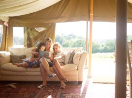 Cuckoo Down Farm Glamping，位于Venn Ottery的豪华帐篷