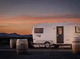 Tarantula Ranch Campground & Vineyard near Death Valley National Park，位于阿马戈萨山谷死亡谷国家公园东入口附近的酒店