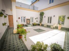 Palacio el Duende-Parking privado-terraza Vista Catedral old town，位于赫雷斯-德拉弗龙特拉的高尔夫酒店