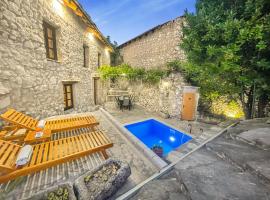 Villa Historic Pocitelj with pool and incredible views on the river and landmarks，位于Počitelj的酒店