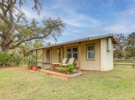 Cozy Morriston Home Near World Equestrian Center!，位于Morriston的酒店