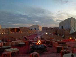 Stay under millions of stars deep in the desert，位于El Gouera的酒店