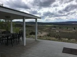 Hilltop Heaven - 5 Star Comfort and Views