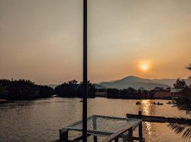 Funky Moon Kampot，位于贡布的住所