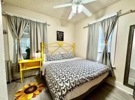 House in Seattle 2 Bedrooms with King and Queen Bed and Sofa Bed near Airport and Downtown，位于西雅图的酒店