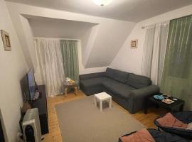 2 Bedrooms apartment in a villa, close to nature.，位于韦斯特罗斯的酒店
