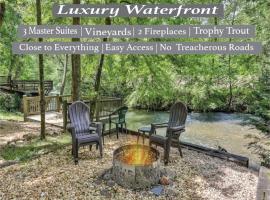Luxury Babbling River Mtn Home - 3 Master Suites - Hot Tub - Great Price!，位于埃利杰的别墅