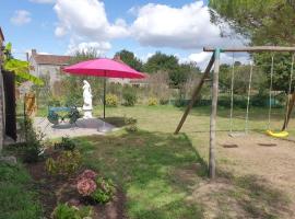 Gîte de la BOËRE - piscine et proche du littoral，位于Beaulieu-sous-la-Roche的家庭/亲子酒店