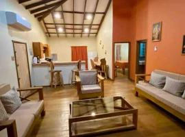 Casa Caf&eacute; Roatan, Honduras，位于Punta Blanca的宠物友好酒店