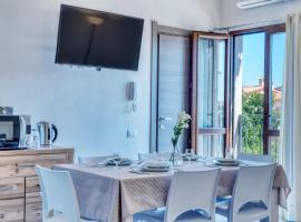 IzzHome Cozy Sunflowers，位于普拉的酒店