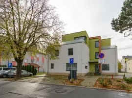 Solid Gold Garni Hotel