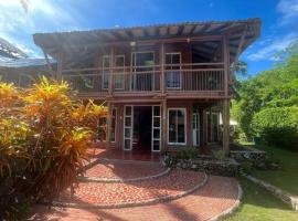 Island-style lodging & beach club，位于巴鲁岛的木屋