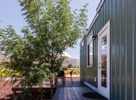 Harrington Tiny House，位于Apple Valley的酒店