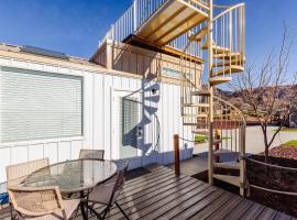 Starboard Tiny Home，位于Apple Valley的小屋