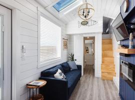 Starboard Tiny Home，位于Apple Valley的小屋