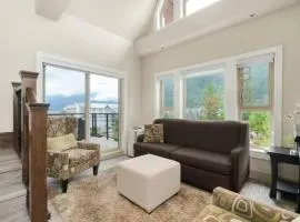 3BR Lakeside Dream Penthouse with Roof Deck Views
