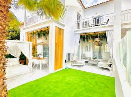 Luxury villa Fanabe with private garden，位于阿德耶的豪华酒店