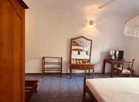 Muthumuni Ayurveda River Resort，位于阿鲁特伽马的酒店
