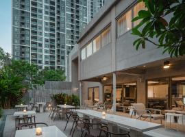 Nidhra Boutique Hotel Bangkok Sukhumvit，位于曼谷的酒店