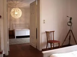 Ferienwohnung mit großem Garten und Blick zum See