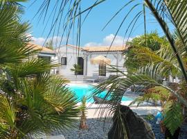 Suites by Aix Keys avec jacuzzi privatif 5 min des plages Fouras，位于Saint-Laurent-de-la-Prée的酒店