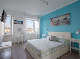 Fezzano / Portovenere Stilish double rooms with sea view, balcony or small courtyard，位于费扎诺的酒店