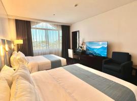 Mountain View,Room 549 Private Unit at The Forest Lodge,Camp John Hay Suites，位于碧瑶的木屋