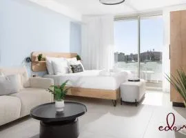 סוויטה מעוצבת עם מרפסת ליד הים - By Edomlux