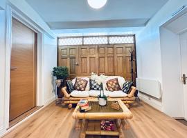 Private 2 Bed Guest House - Van Parking, M25 & A1 connections，位于波特斯巴的家庭/亲子酒店